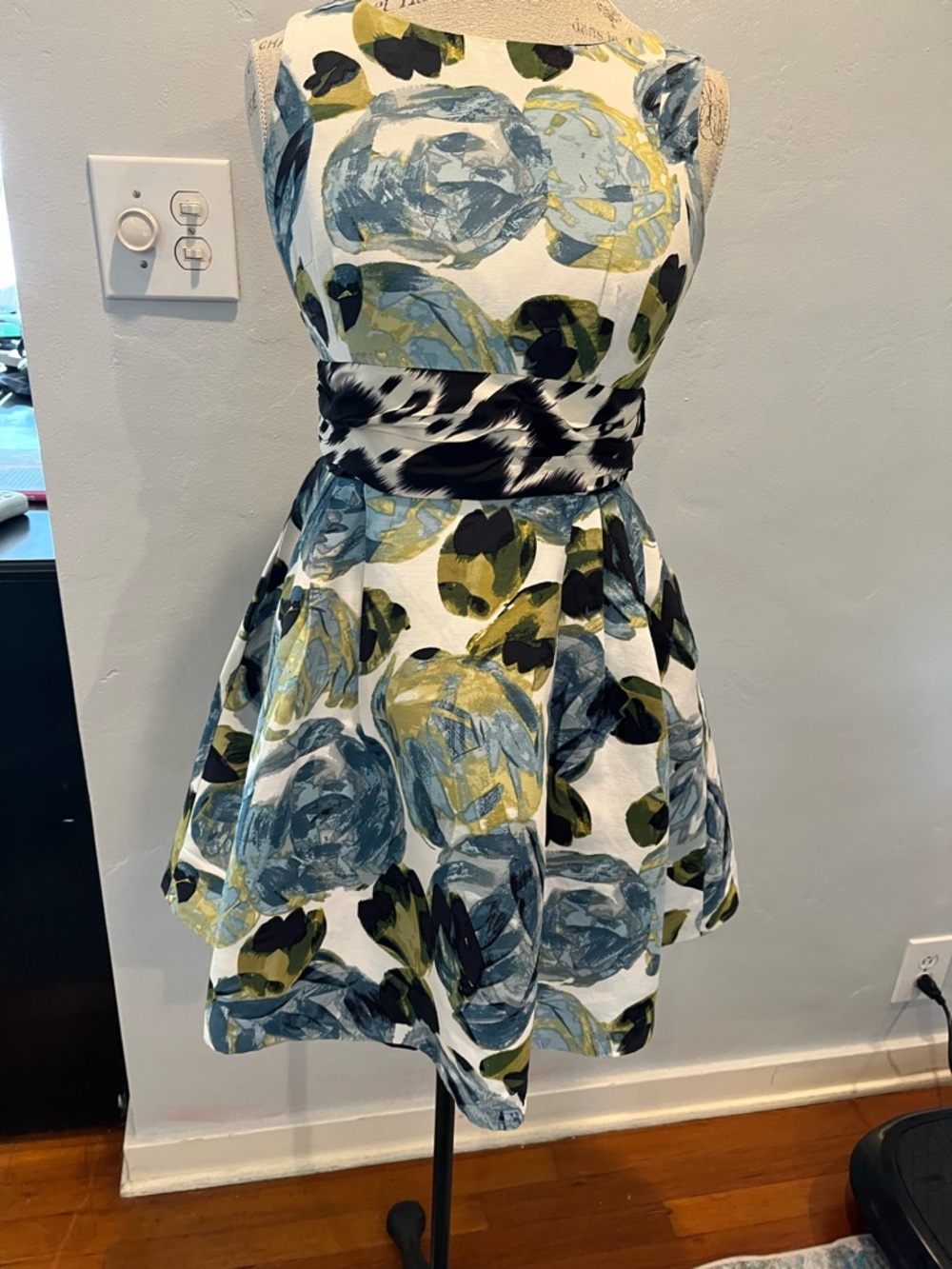 Taylor Petite Floral  Dress Size 6P